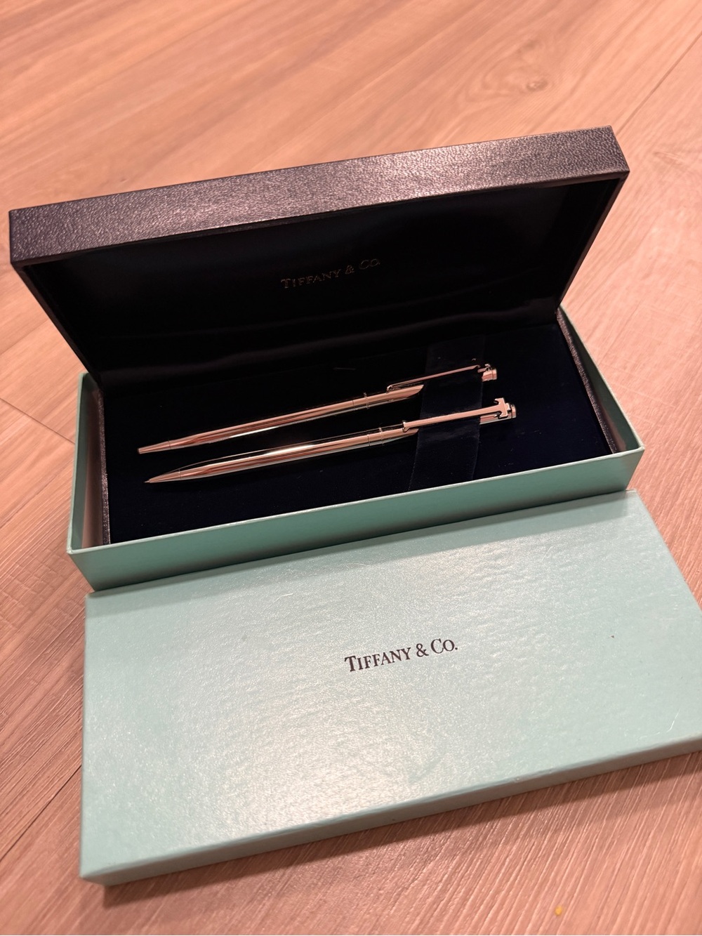Tiffany & Co.
T-Clip Ballpoint Pen & Mechanical Pencil Set